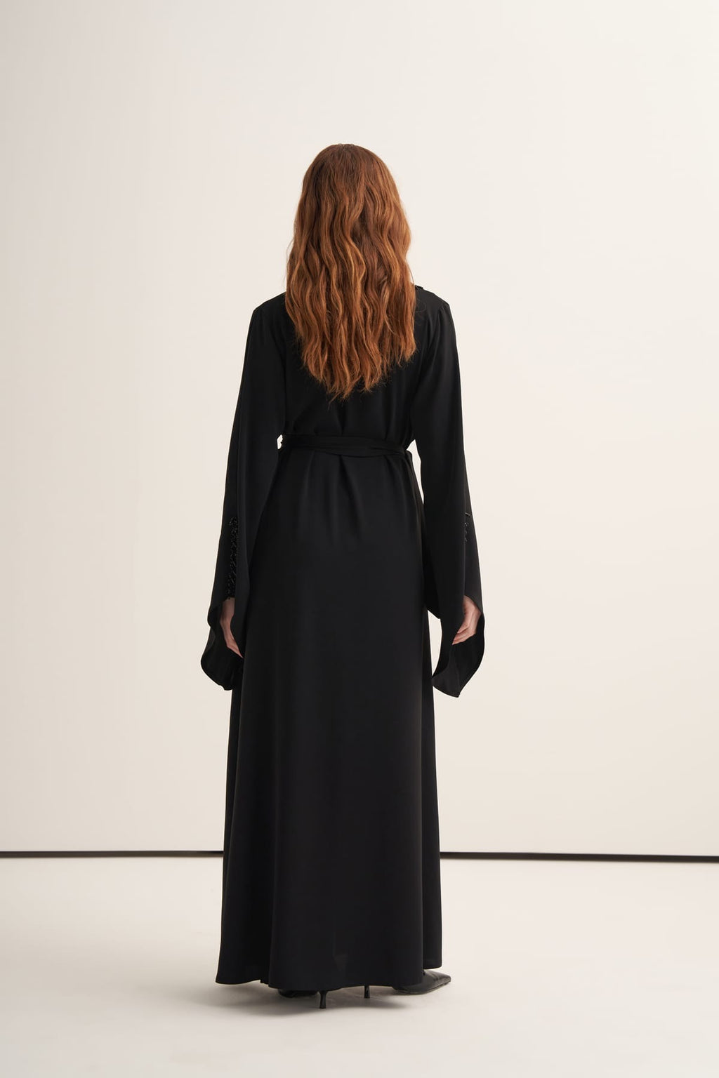 Yakası Ve Kolları Boncuk İşlemeli Abaya Siyah