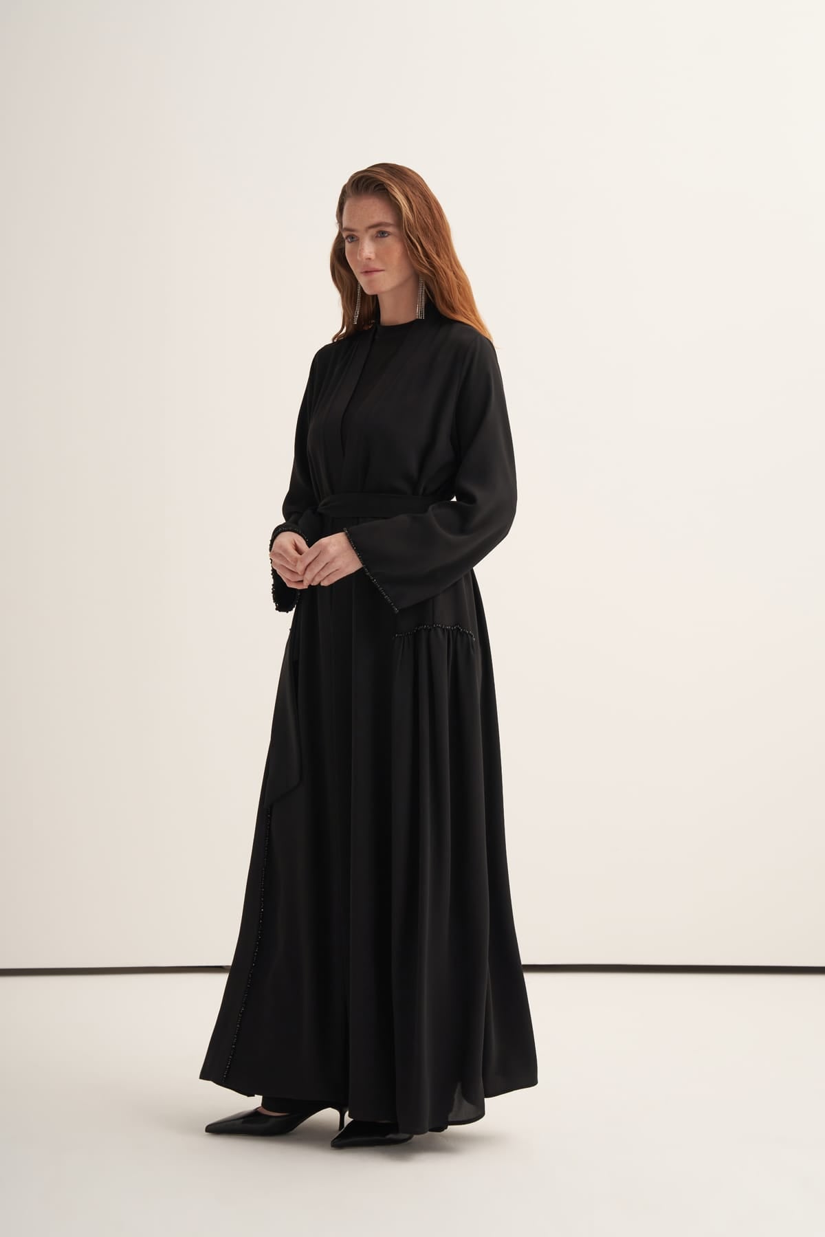 Yanları Şifon Ve Boncuk Detaylı Abaya Siyah