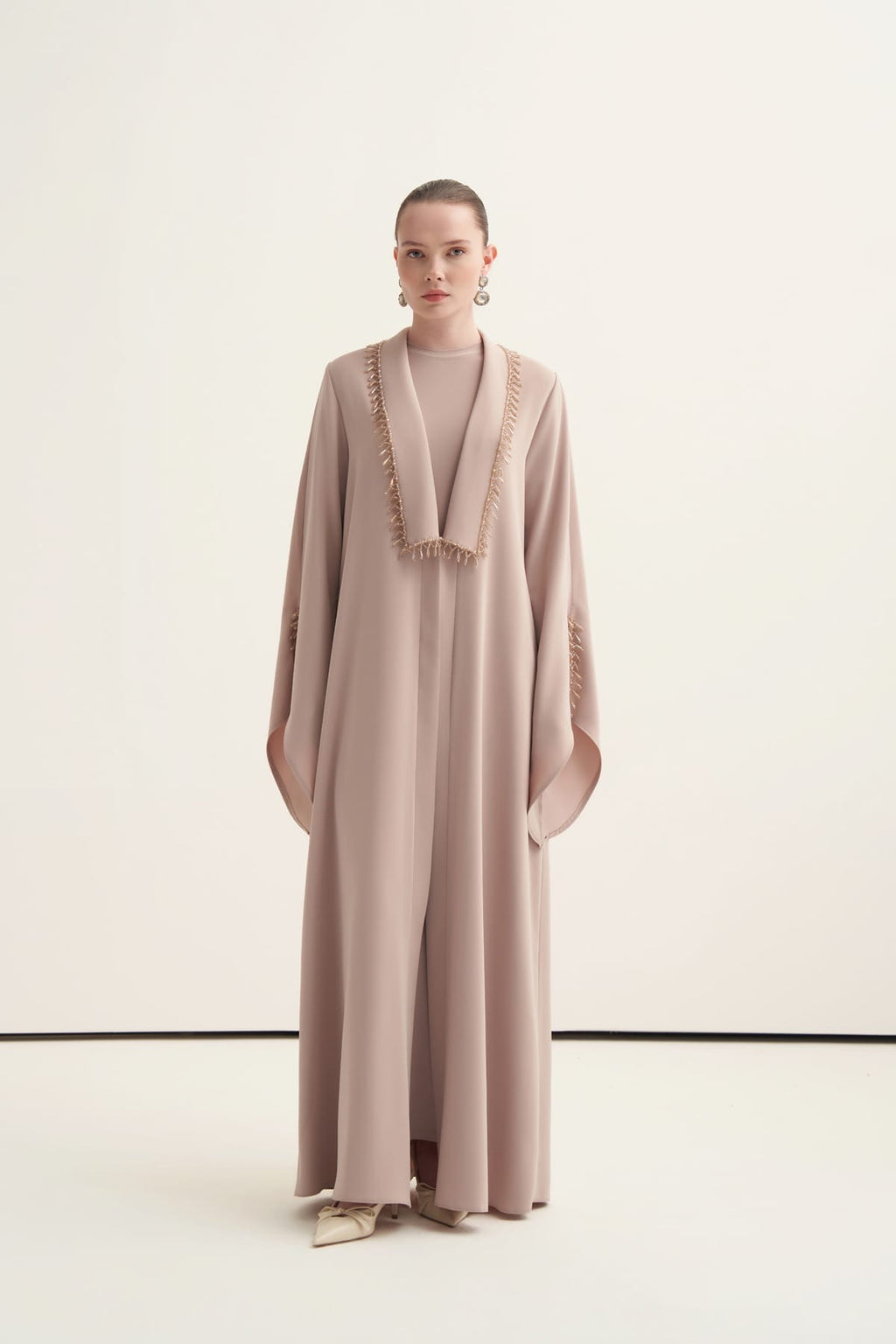 Yaka Ve Kolları Boncuk İşlemeli Abaya Bej