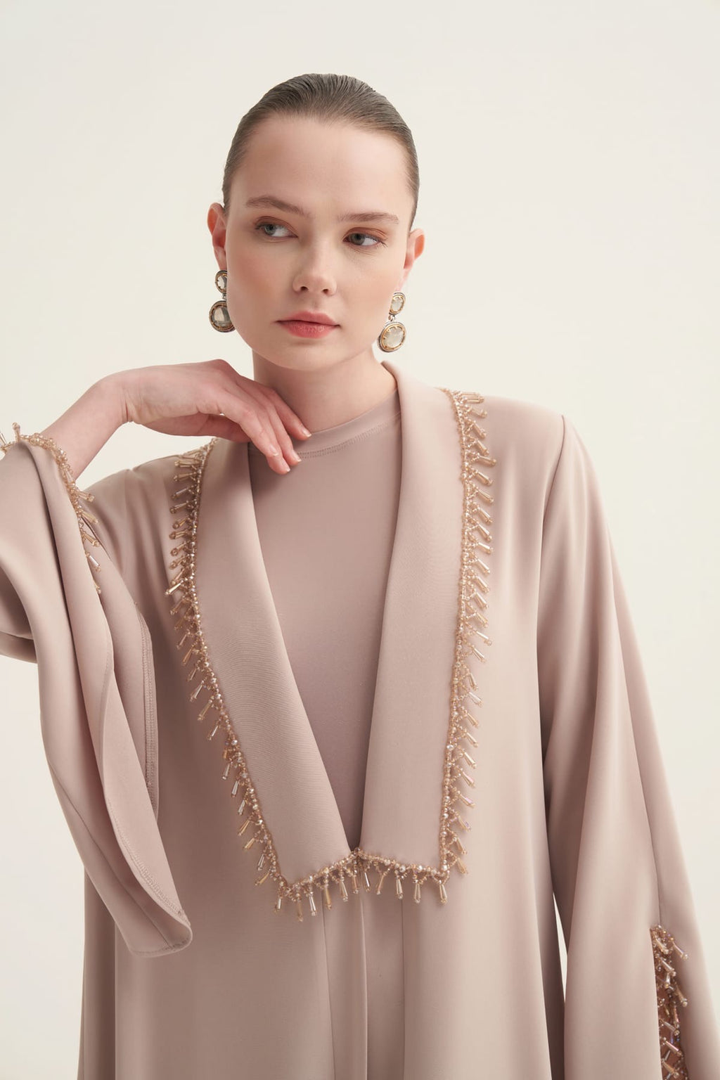 Yaka Ve Kolları Boncuk İşlemeli Abaya Bej