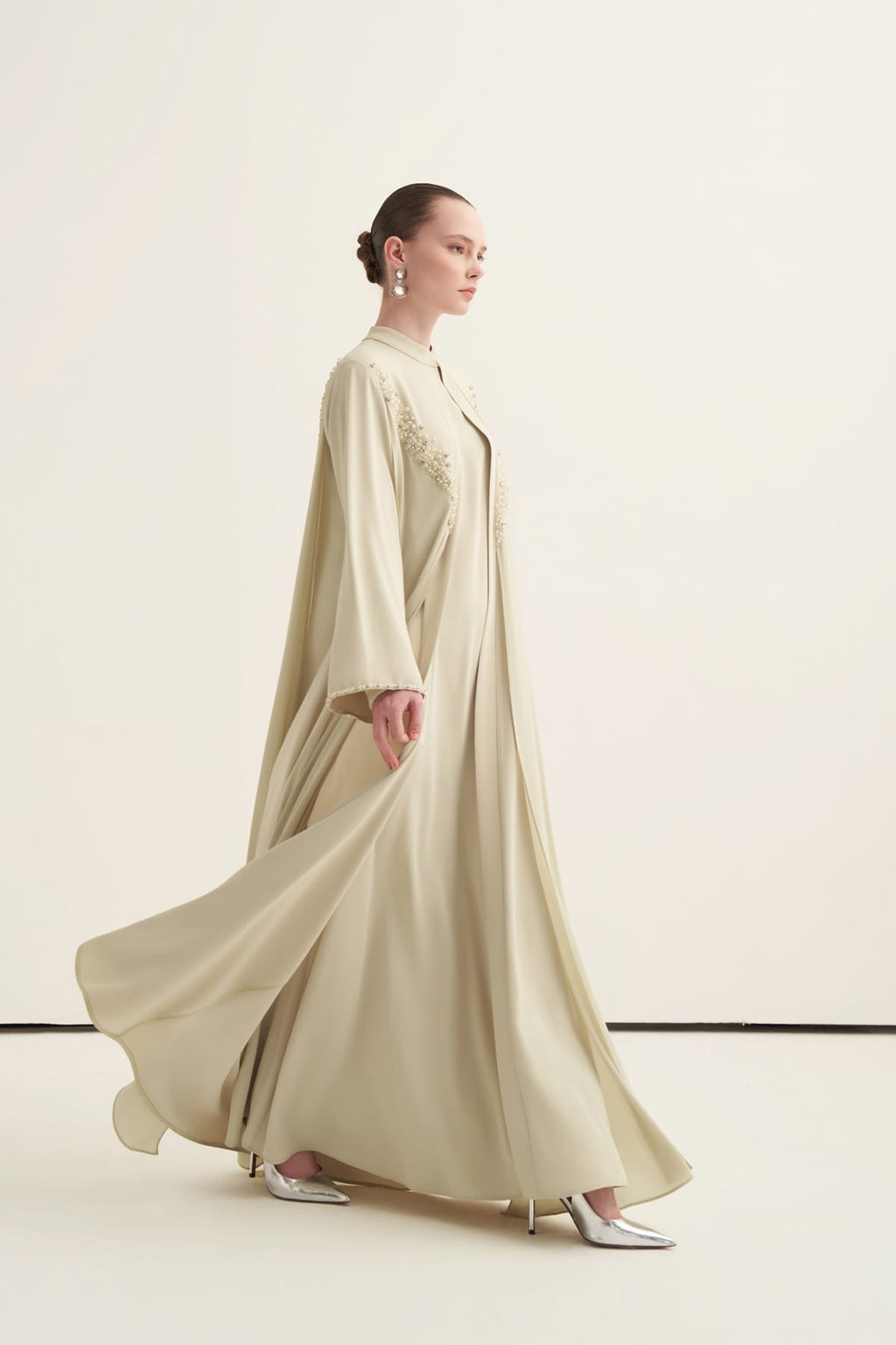 Önü ve Sırtı Taş İşlemeli Abaya Mimoza Yeşili